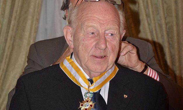 Medalla de Isabel la Católica a Theo Beusink