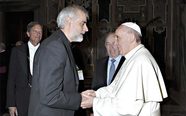 «Le dije al Papa: la universidad está al servicio de los emigrantes»