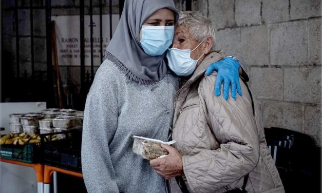 <span style='color:#27509b;font-size:18px;font-weight:500;'>Hospital de Campaña de Santa Ana en Barcelona</span><br> Desde el Hospital de Campaña: de sin papeles a sin techo