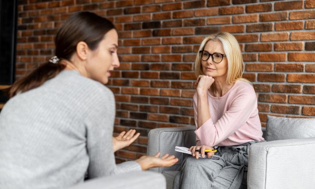 <span style='color:#27509b;font-size:18px;font-weight:500;'>¿Y tú qué comunicas?</span><br> La escucha, algo esencial para una buena comunicación